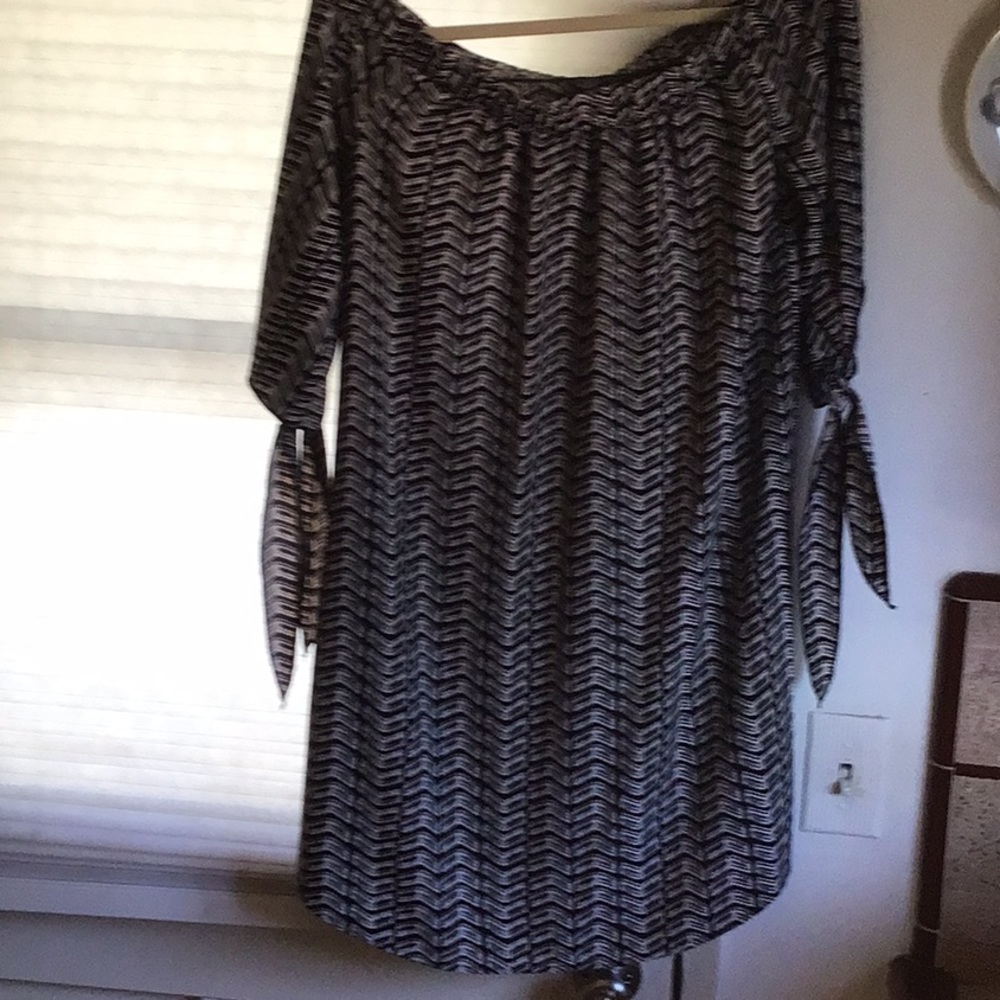Bar III off the shoulder neckline dress 3/4 sleeves bow detail on the cuff sz m